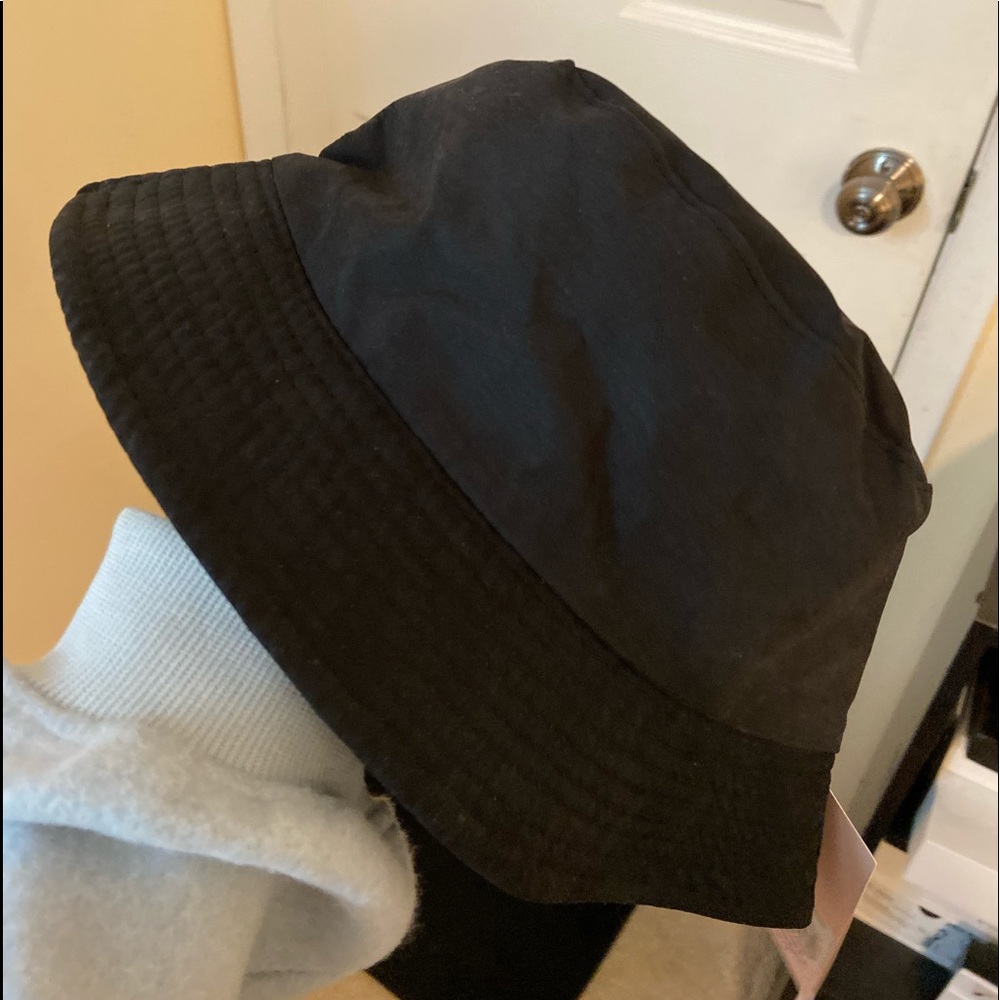 Bucket hat